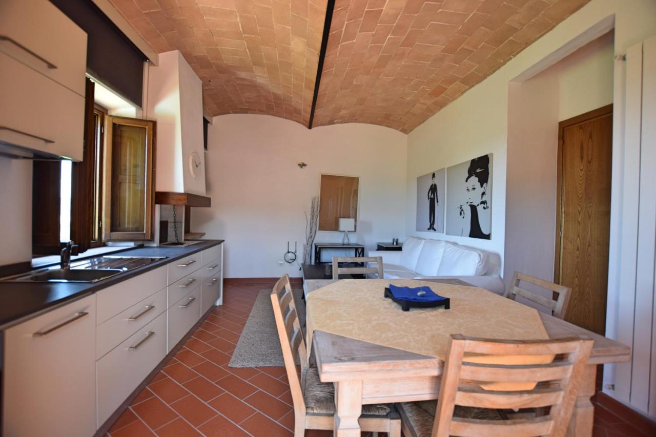 Borgo Gatteraia Aparthotel Volterra Bagian luar foto